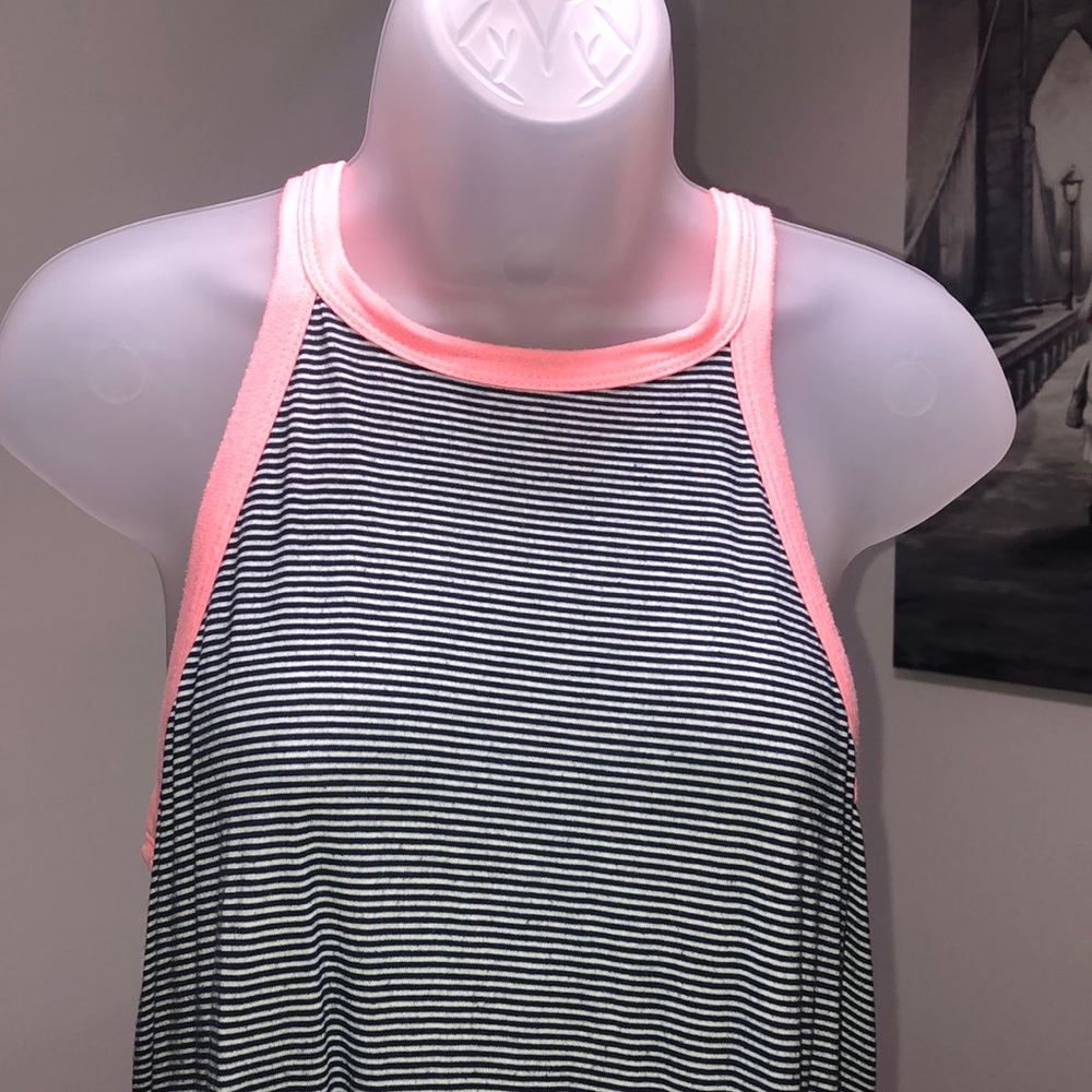 Women’s Razorback tank - Picture 2 of 4